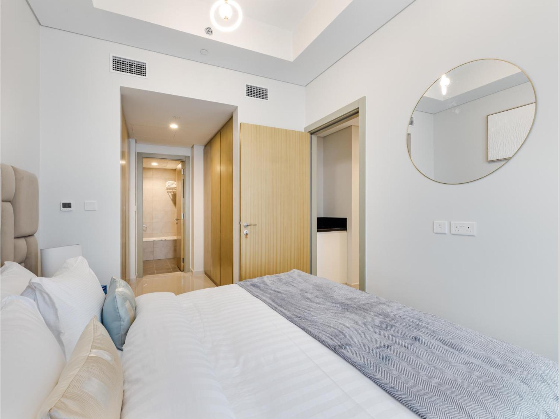 Stylish 2br Maid's Aykon Business Bay *