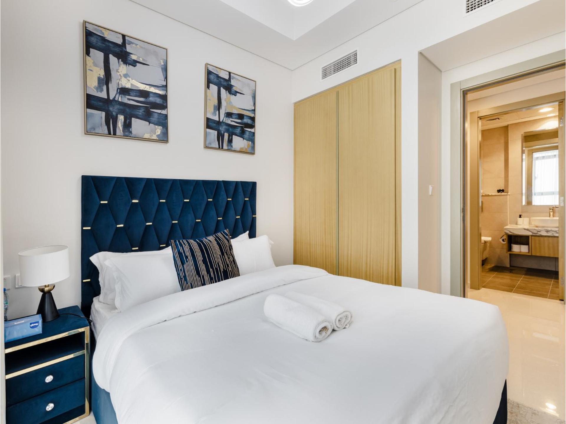 Stylish 2br Maid's Aykon Business Bay Apartment Dubai