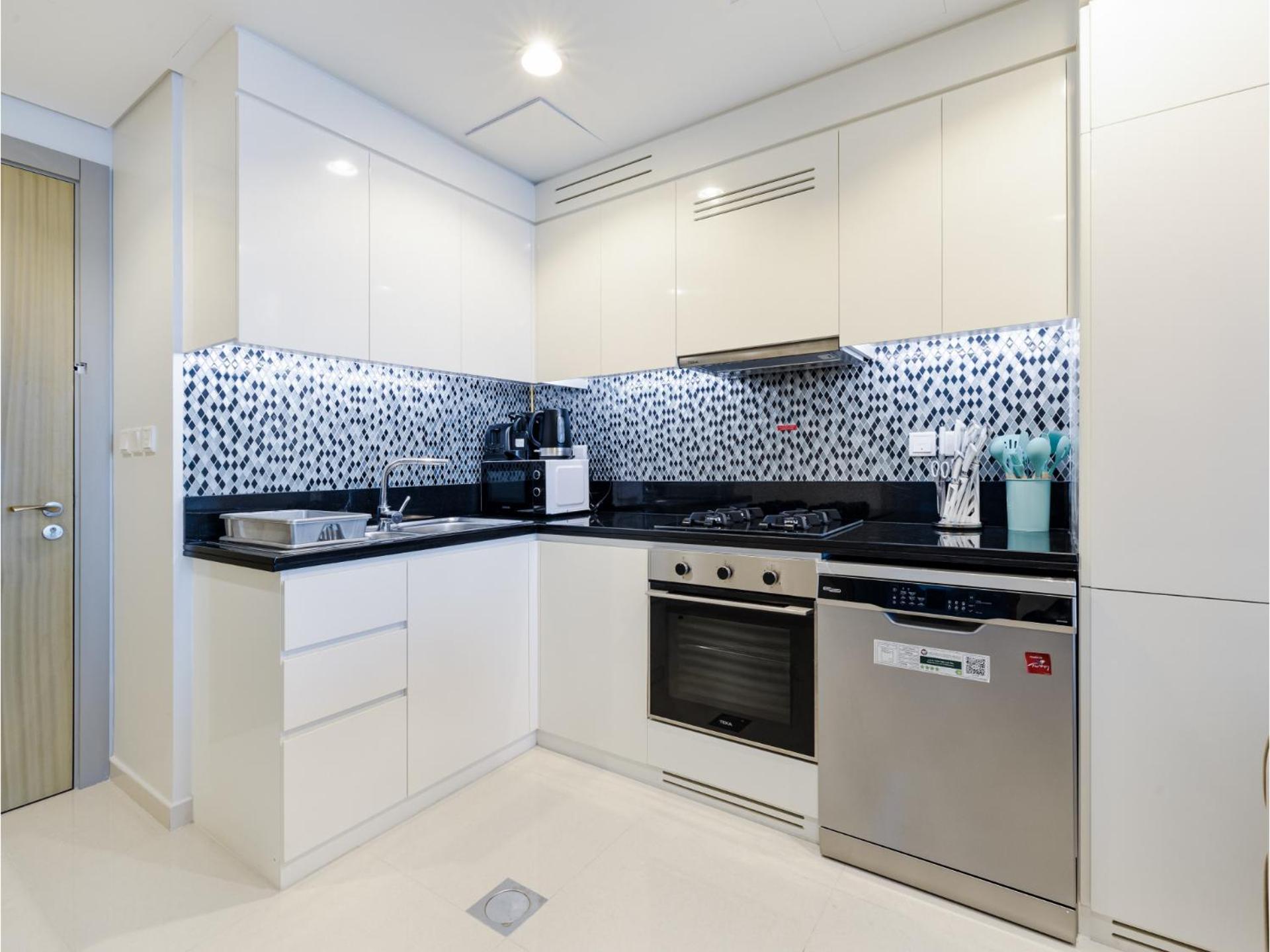 Stylish 2br Maid's Aykon Business Bay Dubai