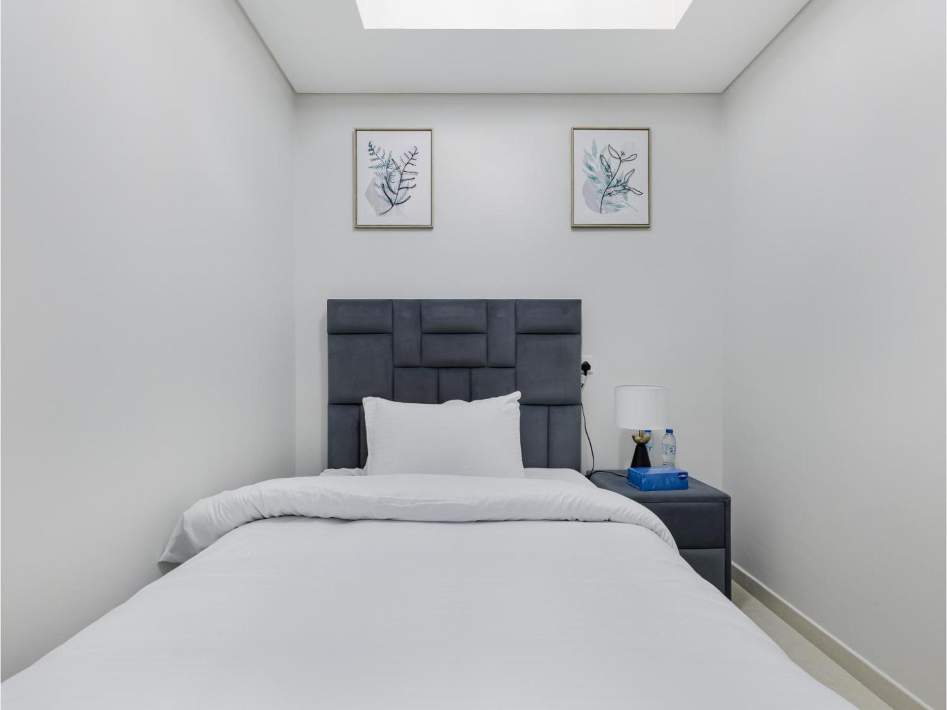 Stylish 2br Maid's Aykon Business Bay Apartment Dubai