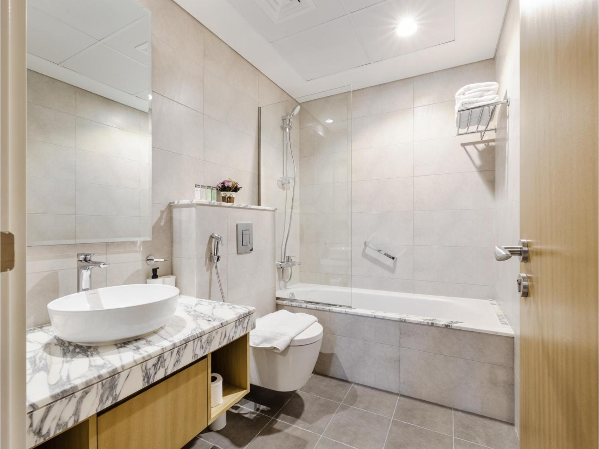 Stylish 2br Maid's Aykon Business Bay Dubai