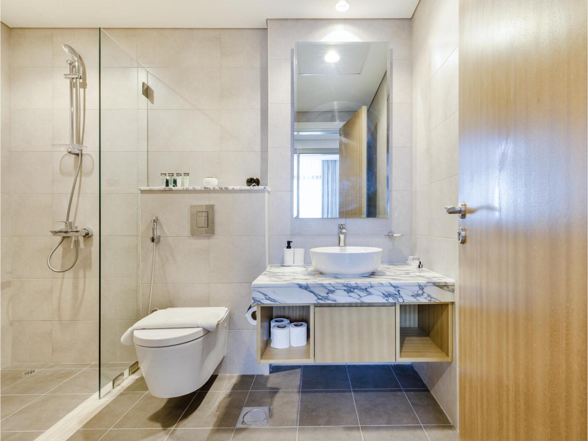 Stylish 2br Maid's Aykon Business Bay